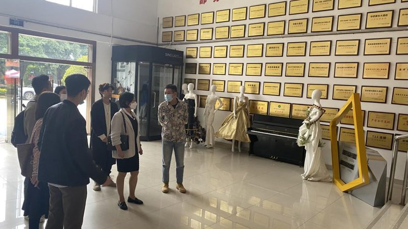 行业背景：婚礼传媒市场的崛起与挑战